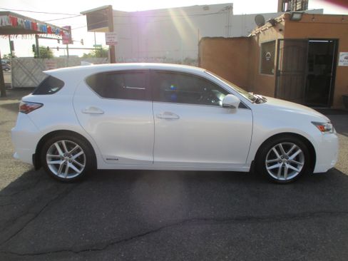 Used 2017 Lexus CT 200h w/ F-Sport Package FWD image 9