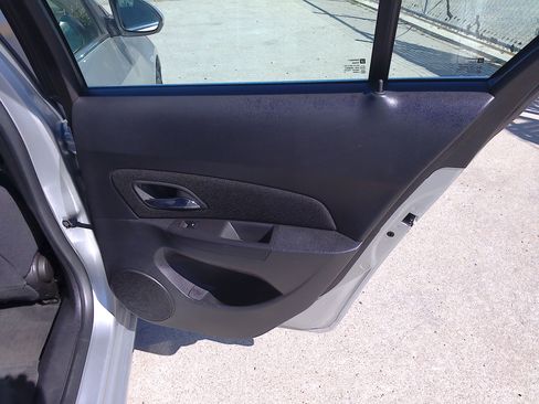 Used 2014 Chevrolet Cruze LT image 12