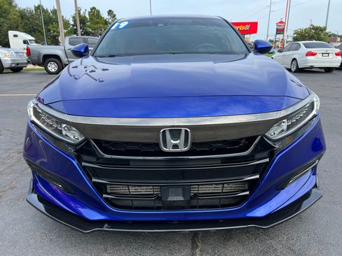 Used 2019 Honda Accord Sport image 2