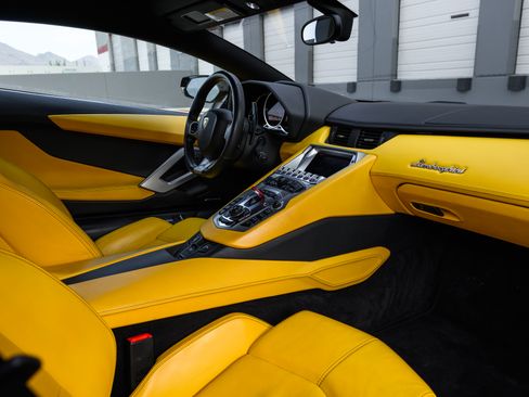 Used 2013 Lamborghini Aventador LP 700-4 image 35
