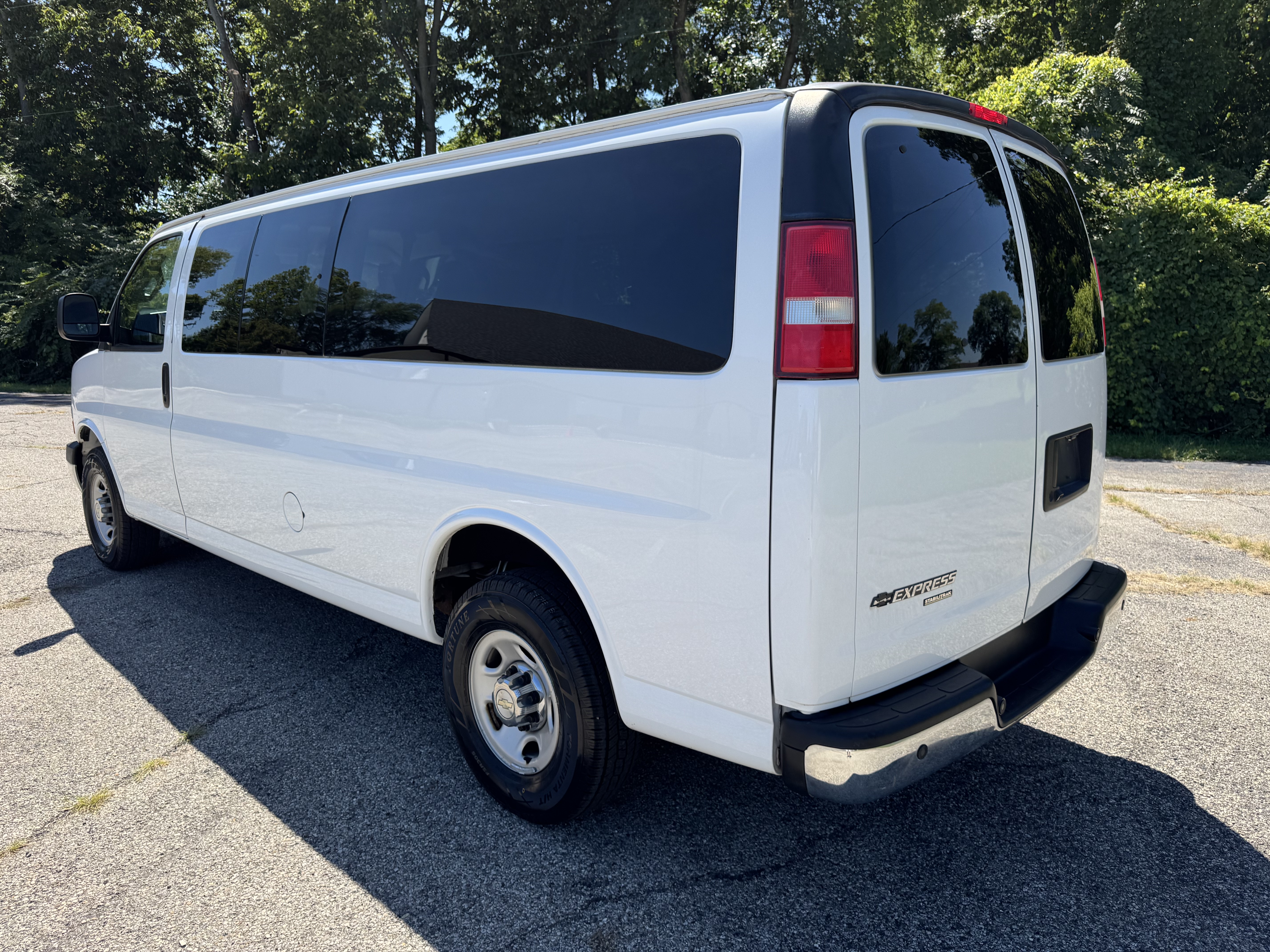 Used 2016 Chevrolet Express 3500 LT Extended Passenger RWD image 3