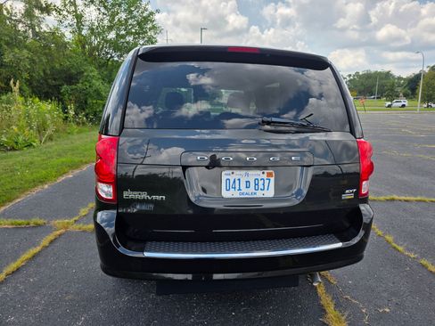 Used 2019 Dodge Grand Caravan SXT image 8