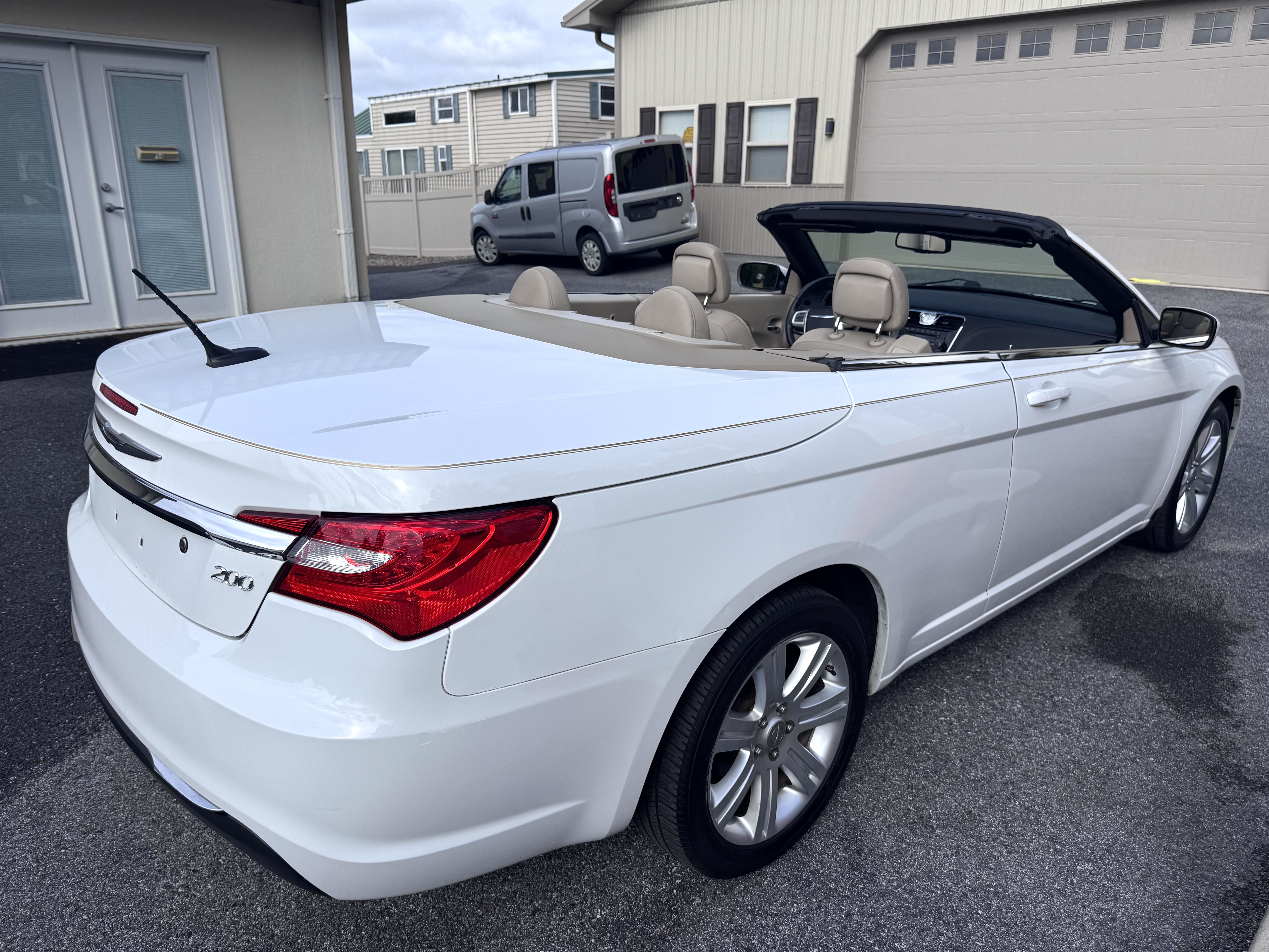 Used 2014 Chrysler 200 Touring Convertible FWD image 5
