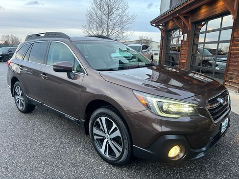 Used 2019 Subaru Outback 3.6R Limited image 2