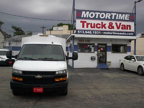 Used 2019 Chevrolet Express 3500 UNAVAIL RWD image 2