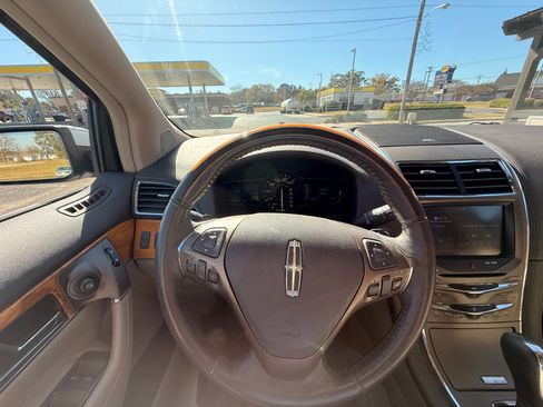 Used 2013 Lincoln MKX image 11