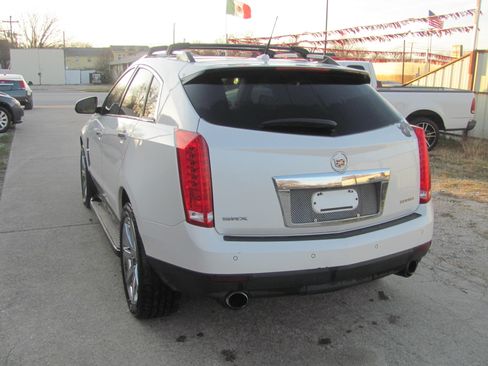 Used 2010 Cadillac SRX Luxury image 3