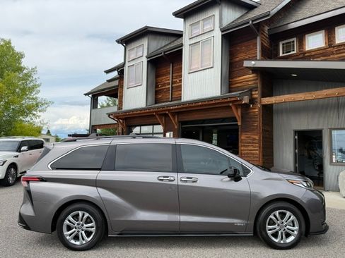Used 2021 Toyota Sienna XSE AWD w/ Plus Package image 6