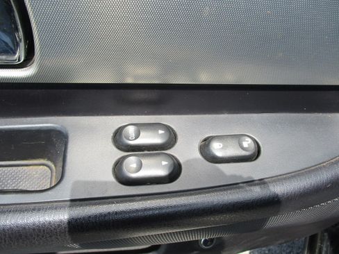Used 2005 Ford Thunderbird 50th Anniversary RWD image 19