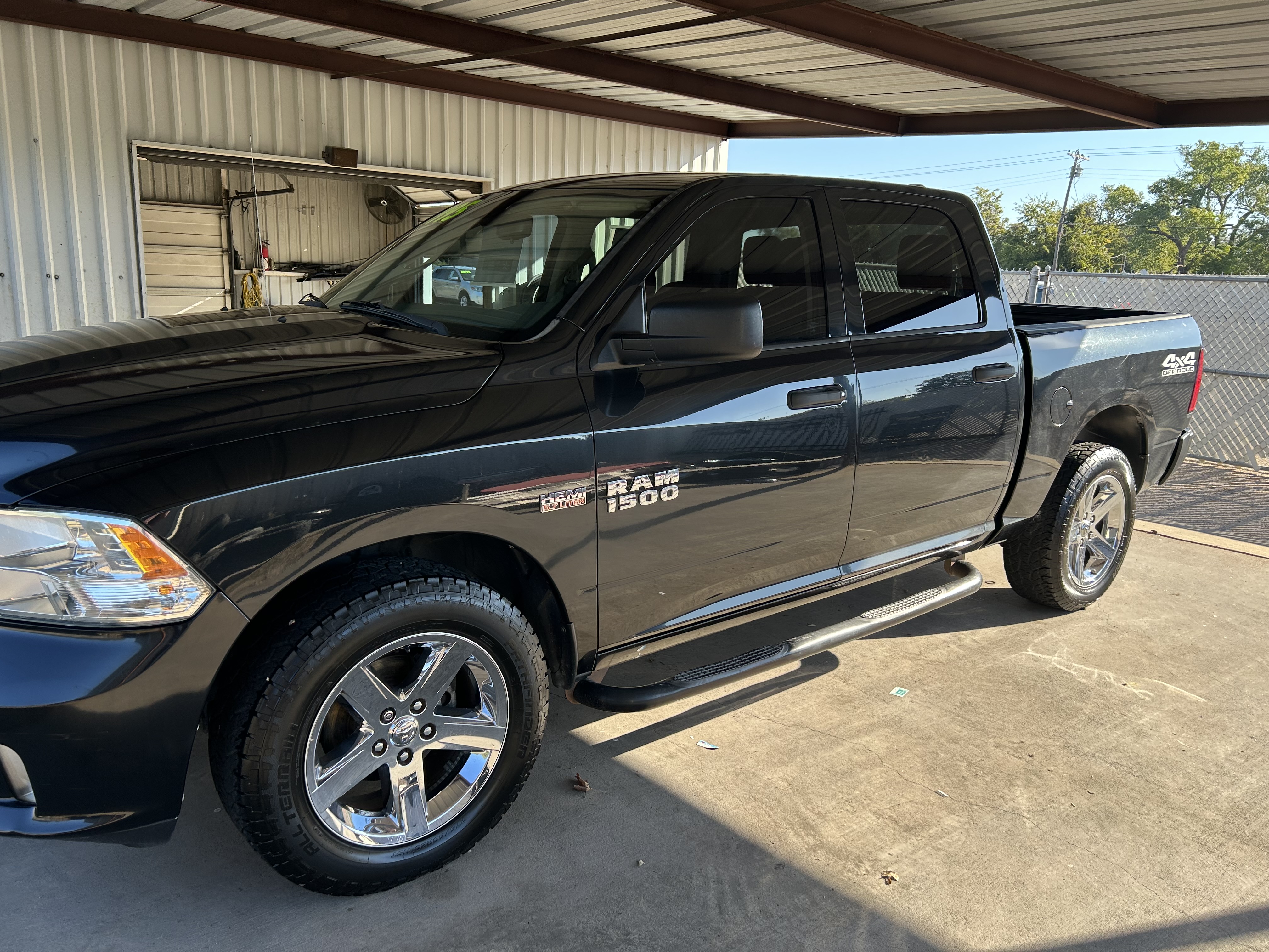 Used 2015 RAM 1500 4x4 Crew Cab Express image 1