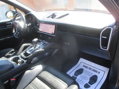 Used 2019 Porsche Cayenne image 5
