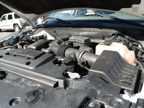 Used 2010 Ford Expedition XLT image 28