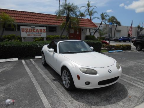 Used 2006 MAZDA MX-5 Miata Grand Touring RWD image 8