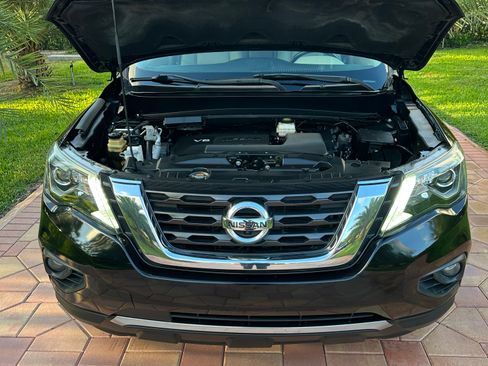 Used 2017 Nissan Pathfinder SL image 13