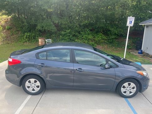 Used 2015 Kia Forte LX image 12