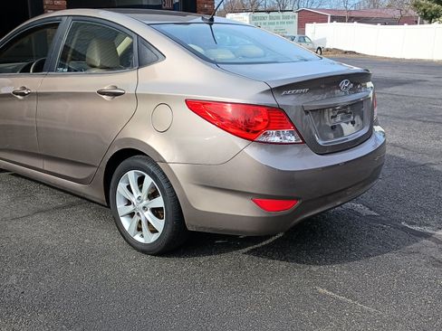 Used 2012 Hyundai Accent GLS image 5