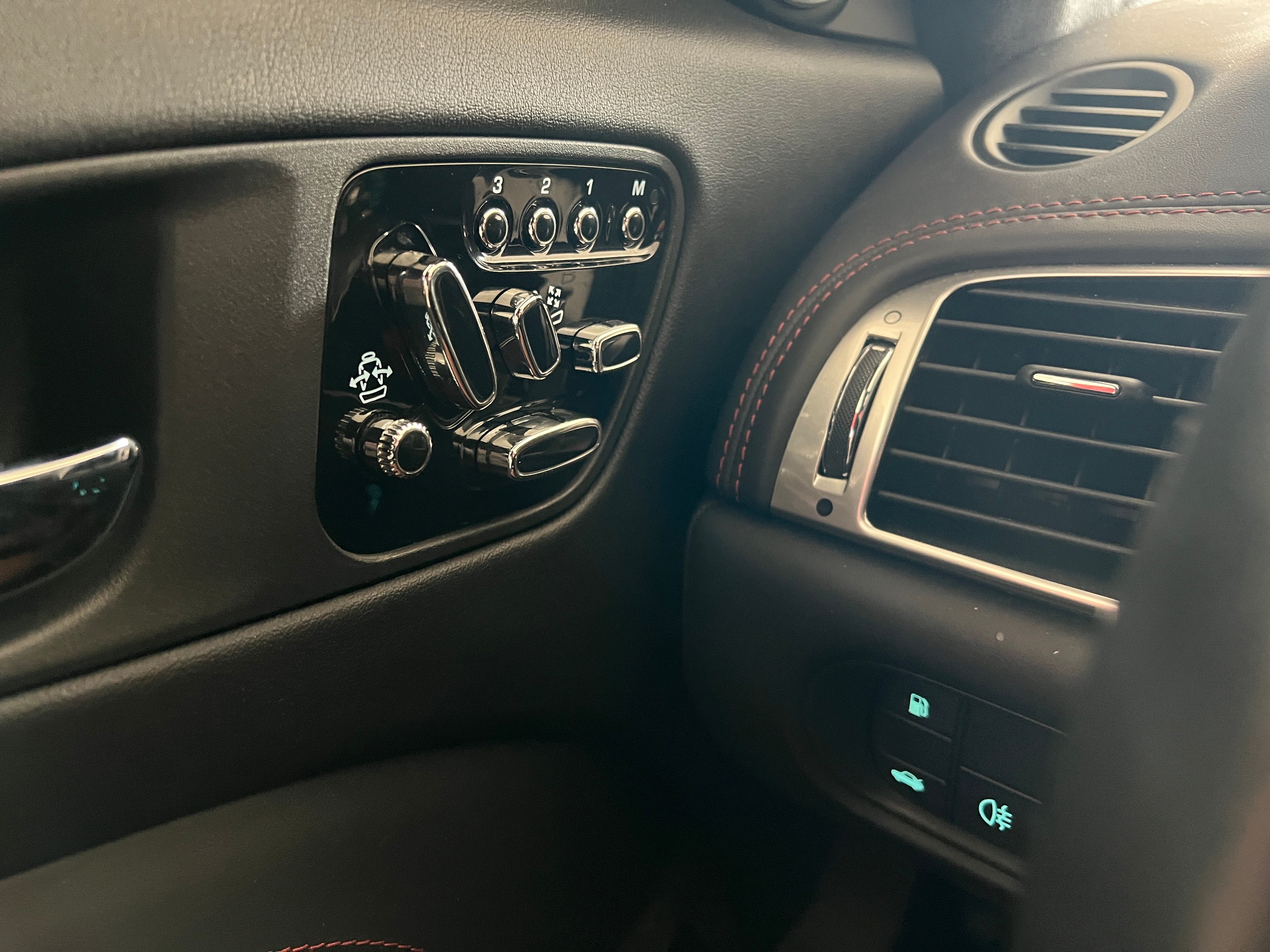 Used 2013 Jaguar XK R Coupe RWD image 16
