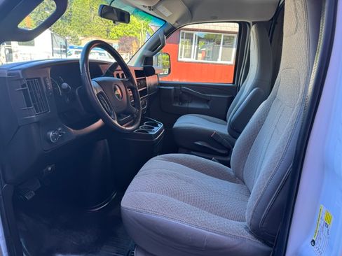 Used 2020 Chevrolet Express 3500 UNAVAIL RWD image 7