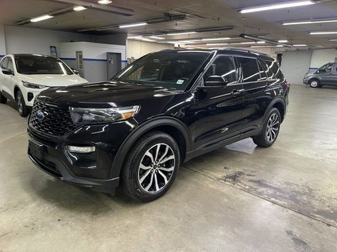 Certified 2022 Ford Explorer ST-Line image 3