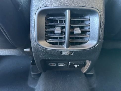 Used 2022 Jeep Cherokee Limited image 19