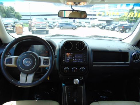 Used 2017 Jeep Patriot 75th Anniversary image 14