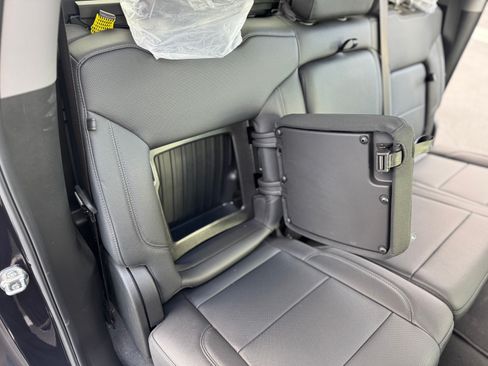 Used 2025 GMC Sierra 1500 SLT image 17