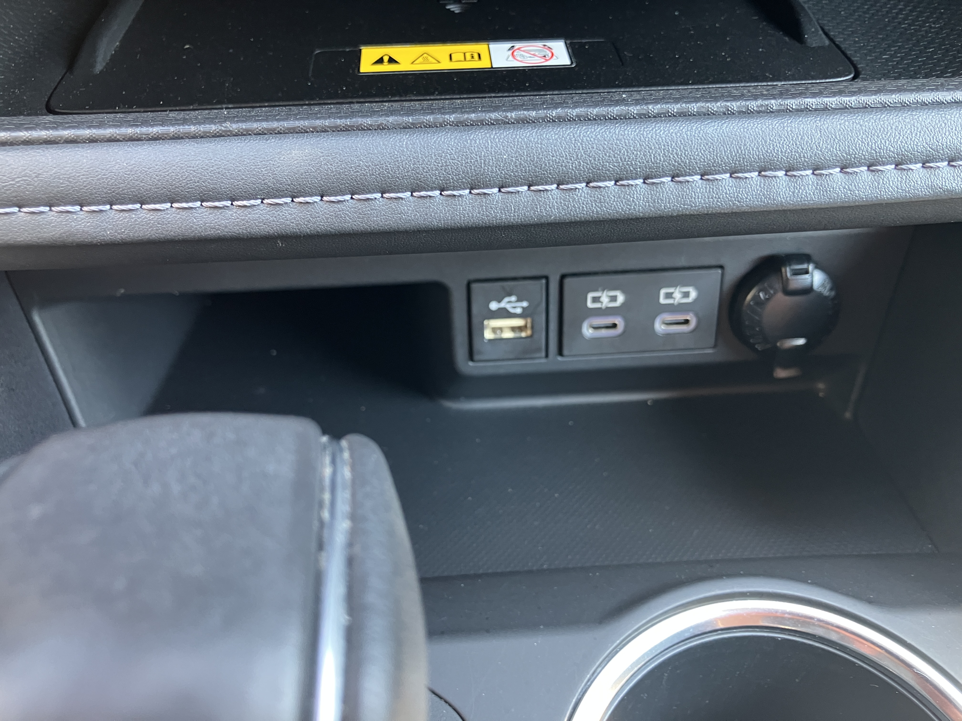 Used 2023 Toyota Highlander FWD XLE Hybrid image 7