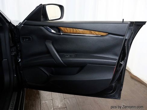 Used 2014 Maserati Quattroporte GTS image 33