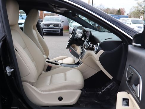 Used 2014 Mercedes-Benz CLA 250 image 15
