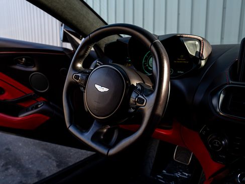 Used 2022 Aston Martin V8 Vantage image 23