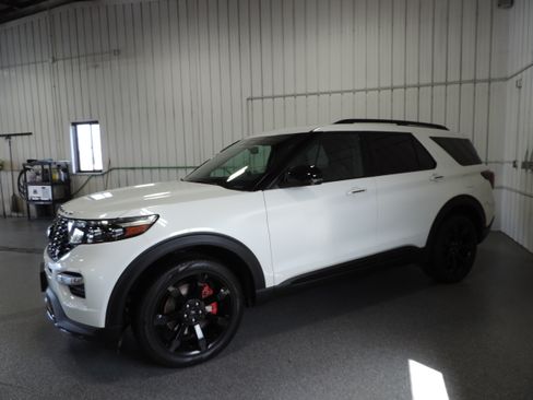 Used 2023 Ford Explorer 4WD ST image 3