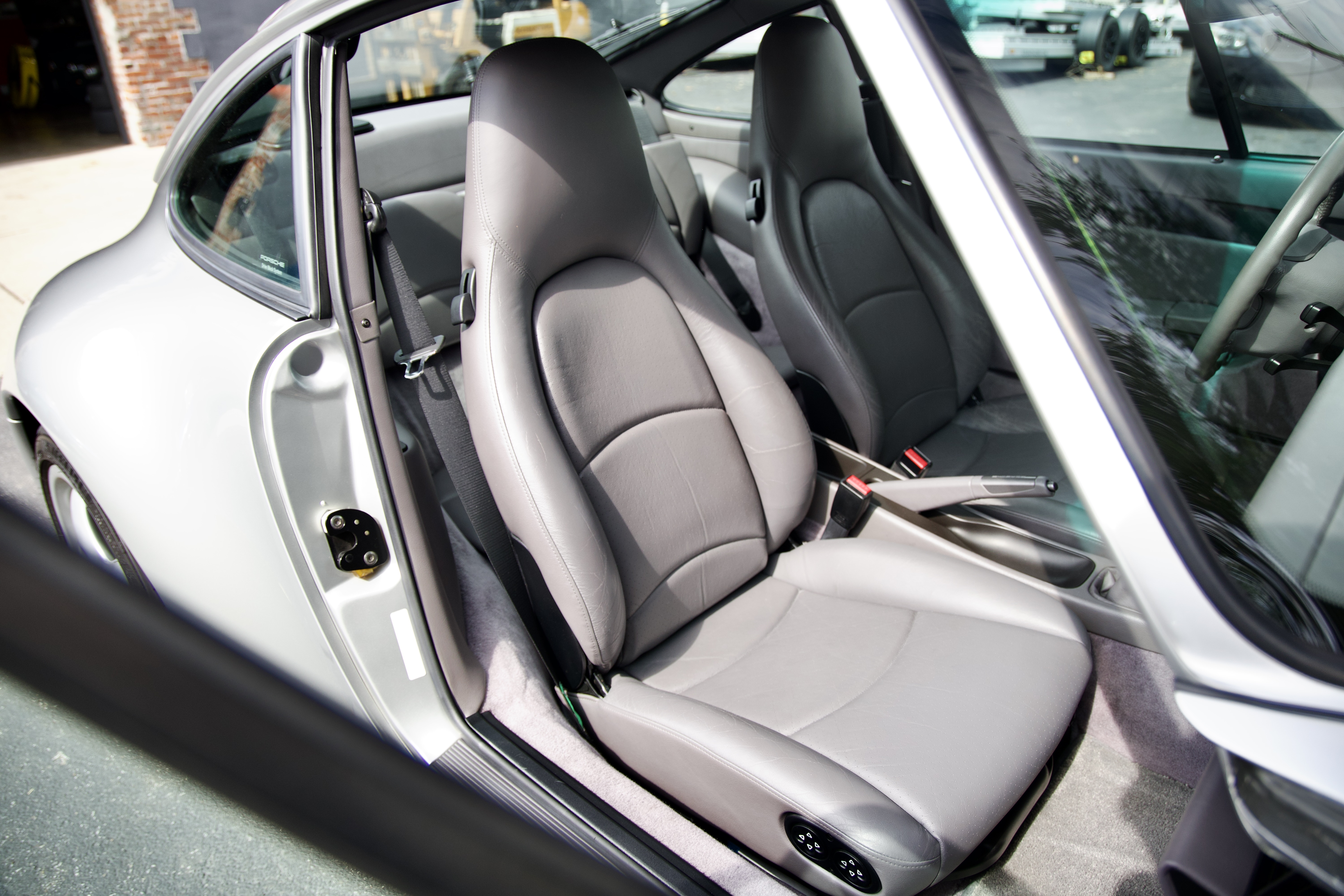 Used 1998 Porsche 911 Coupe RWD image 22