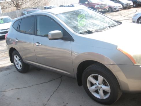 Used 2010 Nissan Rogue image 3