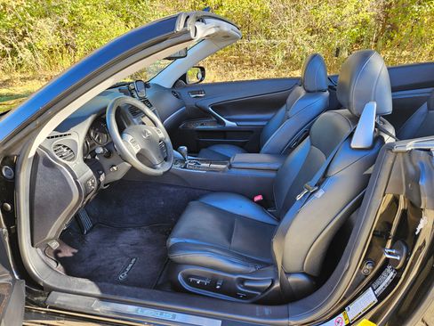 Used 2015 Lexus IS 250C image 4