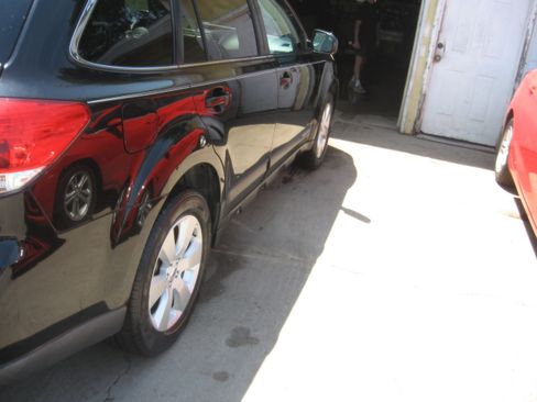 Used 2011 Subaru Outback 2.5i Limited AWD/4WD image 4