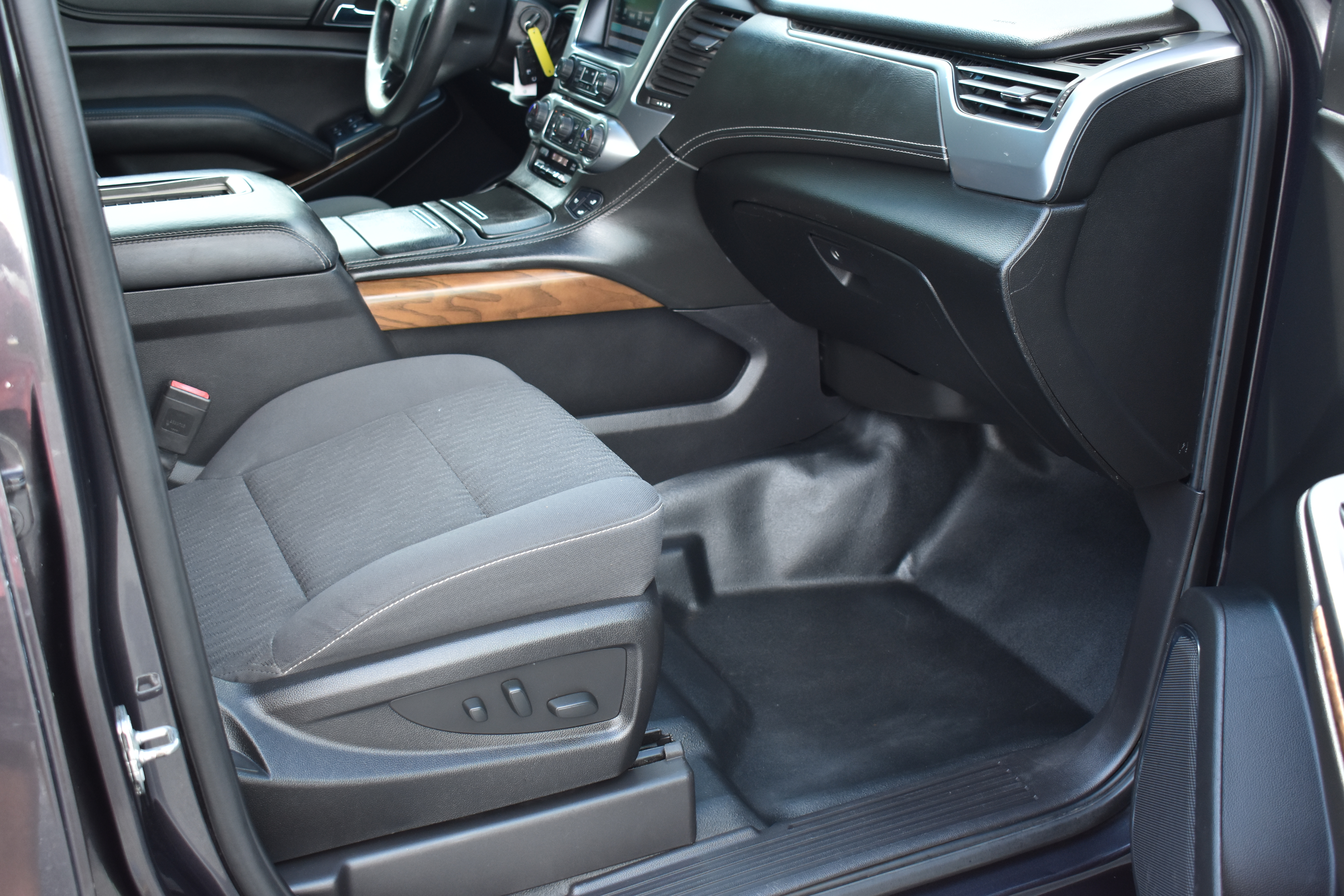 Used 2018 Chevrolet Tahoe 4WD image 28