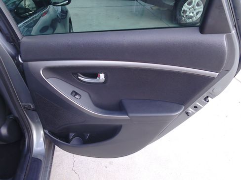 Used 2017 Hyundai Elantra GT image 12