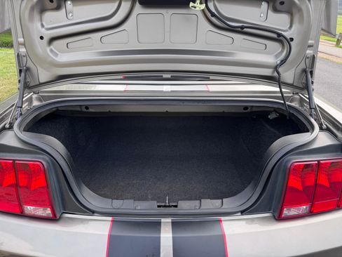 Used 2005 Ford Mustang Premium image 27