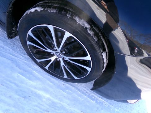 Used 2019 Toyota Camry SE image 4