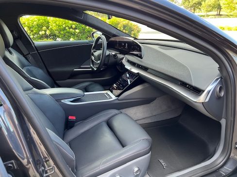 Used 2024 Lucid Air Touring AWD image 20