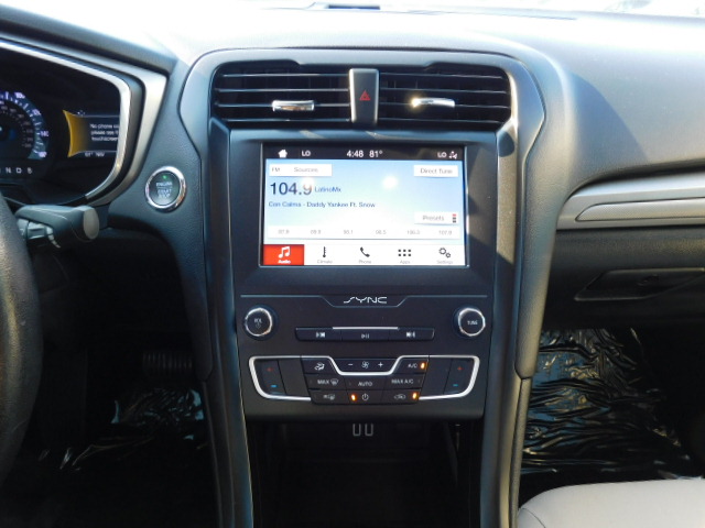 Used 2019 Ford Fusion SE FWD image 16