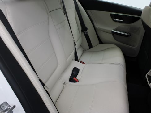 Used 2025 Mercedes-Benz C 300 image 17