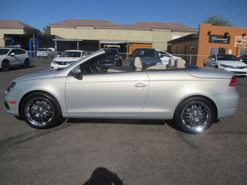 Used 2012 Volkswagen Eos Komfort Hard Top Convertible 2 FWD image 17