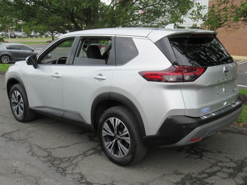 Used 2021 Nissan Rogue SV image 6