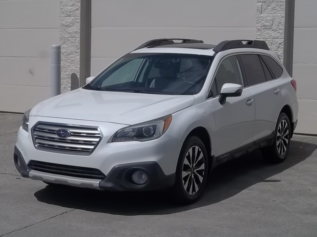 Used 2015 Subaru Outback 3.6R Limited AWD/4WD image 1