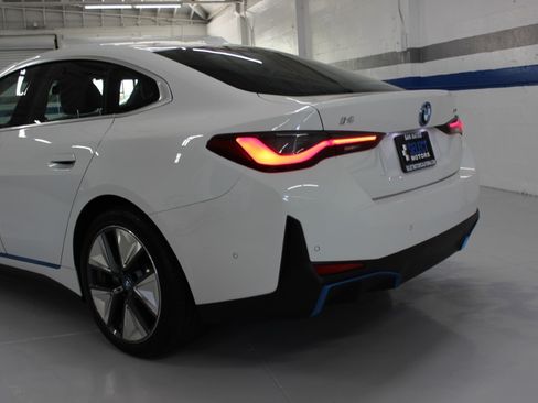 Used 2024 BMW i4 eDrive40 image 10