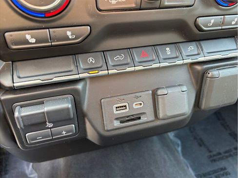 Used 2020 Chevrolet Silverado 1500 LT image 32