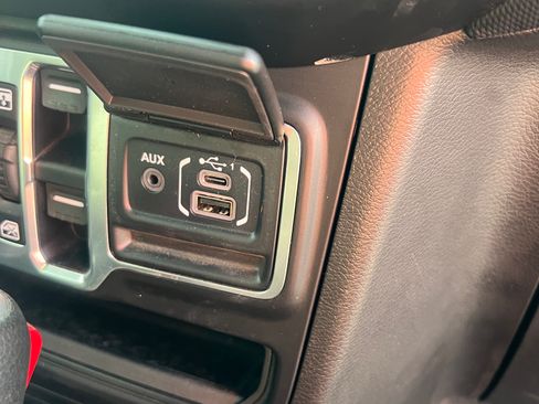 Used 2020 Jeep Wrangler Freedom Edition image 25