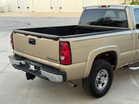 Used 2004 Chevrolet Silverado 2500 LS RWD image 47