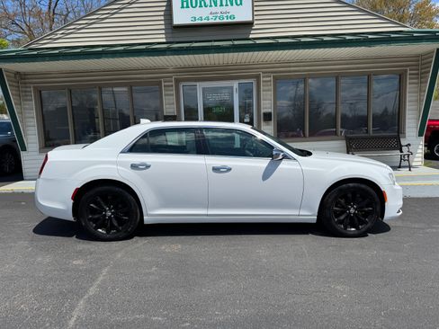 Used 2015 Chrysler 300 C image 1